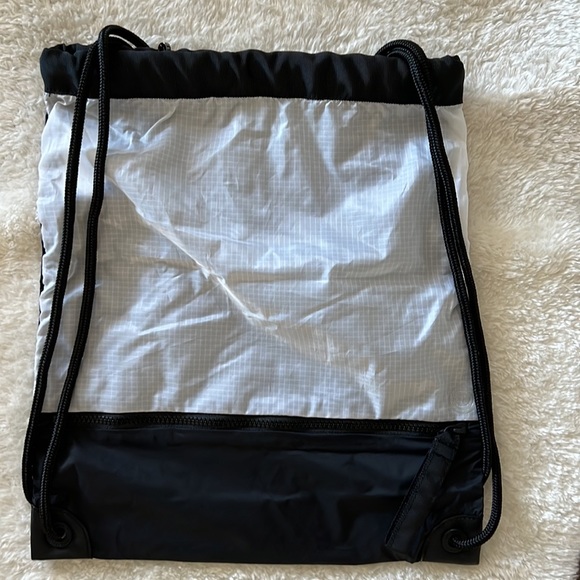 Black & grey reflective lululemon nylon cinch backpack - Picture 3 of 5